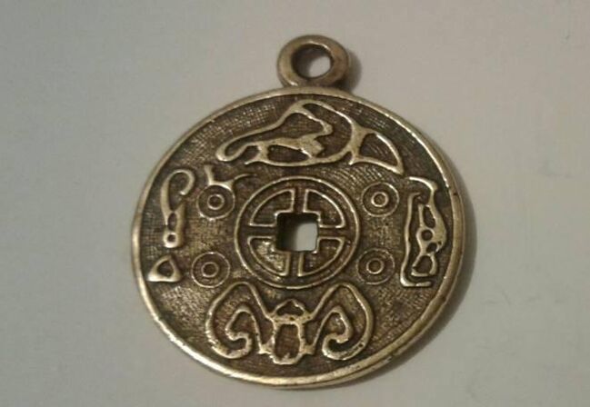 Imperial amulet for happiness and wealth