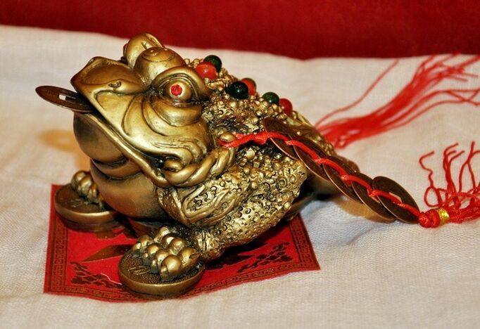 amulet money frog for good luck